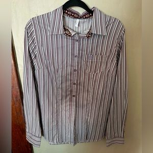 Woman’s Cinch L Button Down